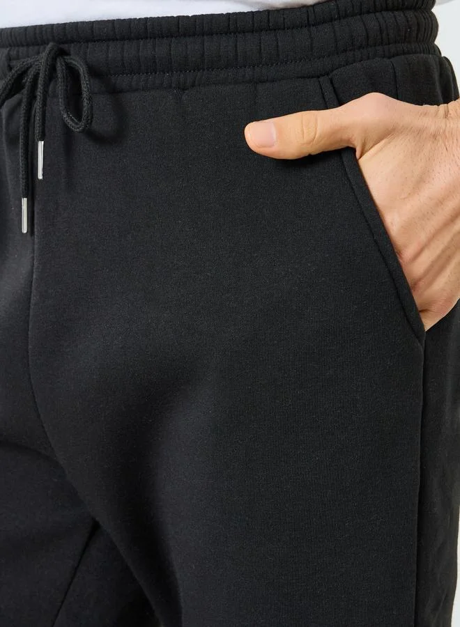 تايك تو بنطال جوغر رجالي بخصر مطاطي ورباط